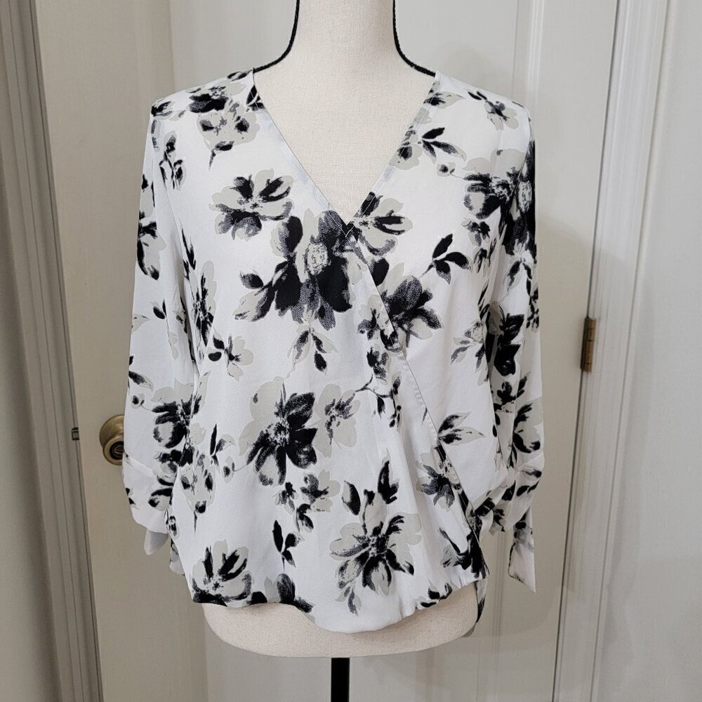 West Kei Size S White w/ Black and Gray Floral Bubble Hem Blouse